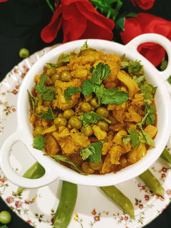 गोभी आलू मटर की सब्जी(gobhi aloo matar ki sabzi recipe in hindi) रेसिपी मुख्य फोटो