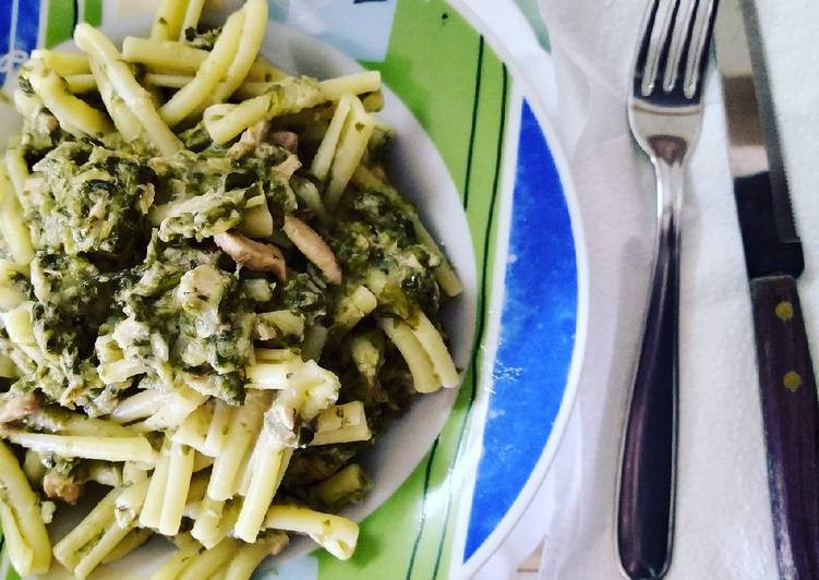 Caserecce con Scarola e Tonno