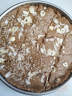 સુખડી(sukhdi recipe in Gujarati) રેસીપી મુખ્ય ફોટો