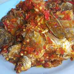 Ikan asin sambal merah রেসিপির প্রধান ছবি