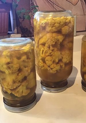 A picture of California Farm Pickled Cauliflower Rosettes.