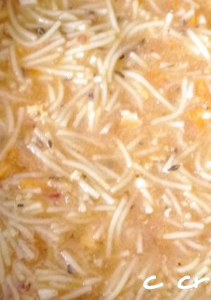 Una foto de Sopa de fideo y mejorana