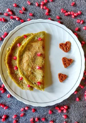 A picture of Green Moong ka Dosa with Urad Dal chutney.