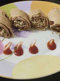 எக் சப்பாத்தி ரோல் (Egg Chappathi Roll recipe in tamil) செய்முறை முக்கிய புகைப்படம்