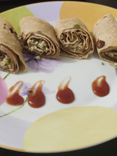 எக் சப்பாத்தி ரோல் (Egg Chappathi Roll recipe in tamil) செய்முறை முக்கிய புகைப்படம்
