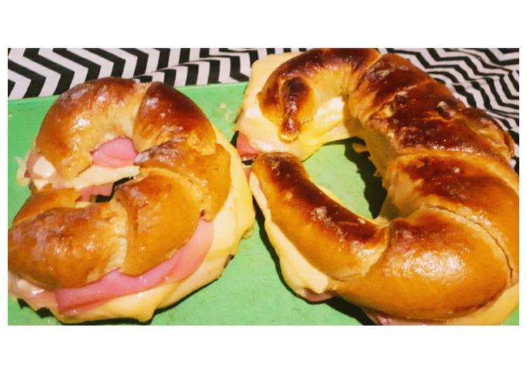 Medialunas de Jamon y Queso 🥐