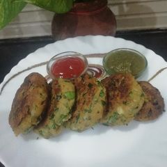 A picture of Aloo Methi Tikki.