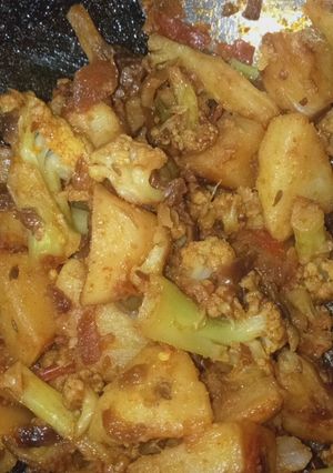 आलू गोभी की सब्जी (Aloo gobhi ki sabzi recipe in Hindi) रेसिपी मुख्य फोटो