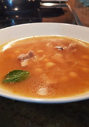 Una foto de Sopa de pollo con fideos Canaria olla normal y olla express