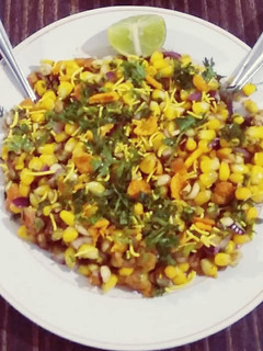 ગ્રીન કોર્ન ચાટ (Green Corn Chaat Recipe In Gujarati) રેસીપી મુખ્ય ફોટો