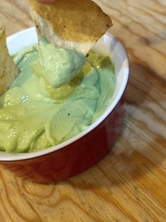 Una foto de Dip de aguacate en 2 Pasos