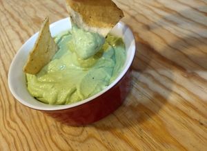 Una foto de Dip de aguacate en 2 Pasos