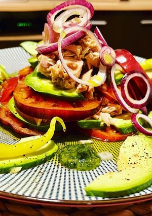 Una foto de Ensalada colorida y deliciosa