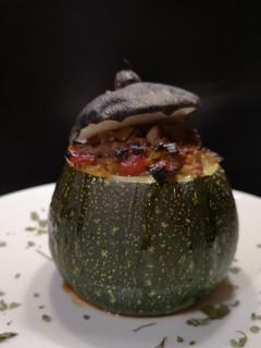 Una foto de Calabacines luna rellenos de carne y verduras