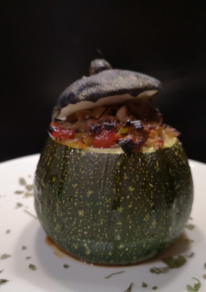 Una foto de Calabacines luna rellenos de carne y verduras