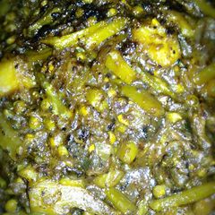 A picture of Malabar spinach fish head curry.