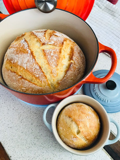 🍞簡單鑄鐵鍋免揉麵包🥯 的食譜成品照片