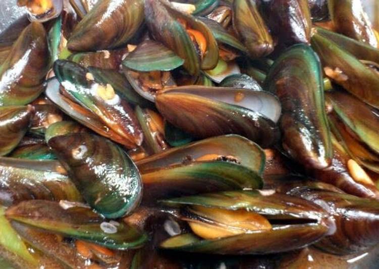 How to Prepare Tasty chili garlic mussels