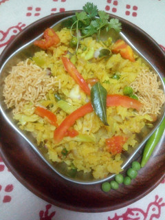 वेजिटेबल पोहा (vegetable poha recipe in Hindi) रेसिपी मुख्य फोटो