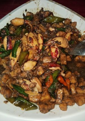 Foto resep Menu sahur,, tumis cumi, tempe sm kacang,, bumbu kecap,😁😁