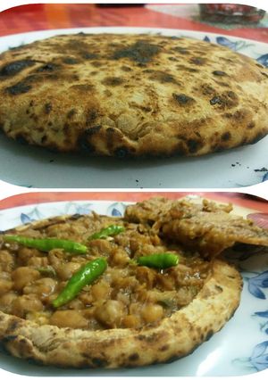 A picture of Cheezy stuffed chole kulcha.