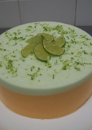 Una foto de Tarta mousse de durazno y limón