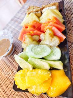 Foto resep Rujak Buah Bumbu Kacang