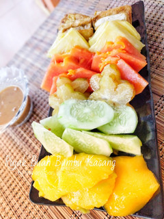 Foto resep Rujak Buah Bumbu Kacang