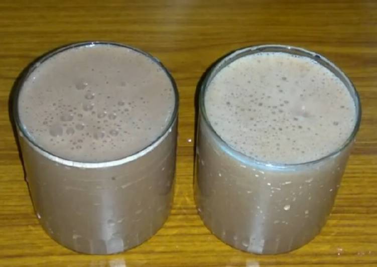 Simple Way to Make Homemade Banana chocolate milkshake