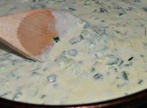 Una foto de Salsa de crema al verdeo con alcaparras