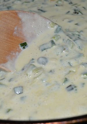 Una foto de Salsa de crema al verdeo con alcaparras