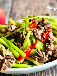 芹菜炒鴨胗 / 家常熱炒 的食譜成品照片