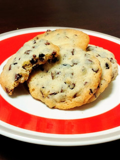 A picture of Easy Homemade Chocolate Chip Cookies.