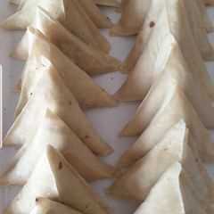 A picture of Chicken samosay.