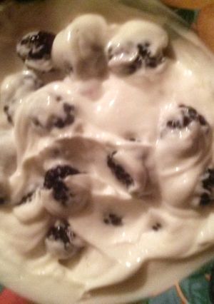 A picture of Blackberry Greek Yogurt.