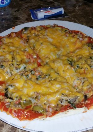 A picture of EZ Chezzy Taco Pizza 🍕.
