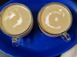 A picture of Cream of mushroom soup.