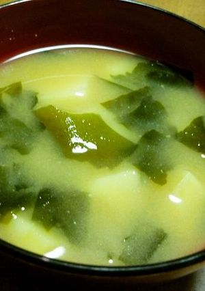 A picture of Potato and Seaweed Miso Soup.