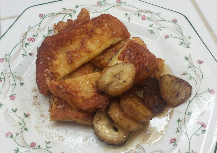 French Toast with bananas and Maple Syrup