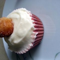 A picture of Doughnut cupcakes.