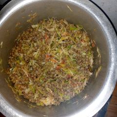 A picture of Lentils with cabbage.