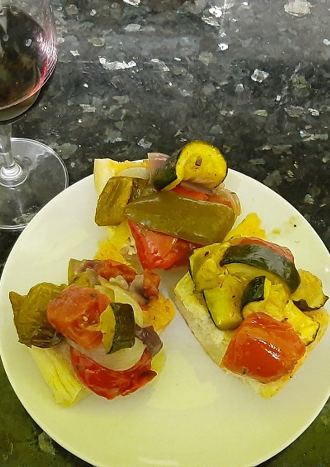 Una foto de Tosta de verduras asadas