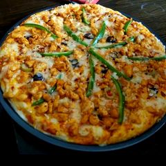 A picture of Chicken Tikka pizza.