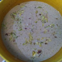 A picture of Dates with rice kheer.