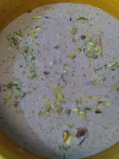A picture of Dates with rice kheer.