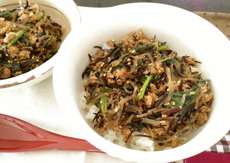 Recipe of Quick Spinach, Pork, Hijiki Seaweed Rice Bowl