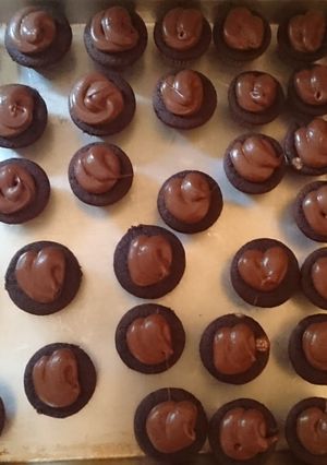 A picture of Chocolate cream cheese frosting.