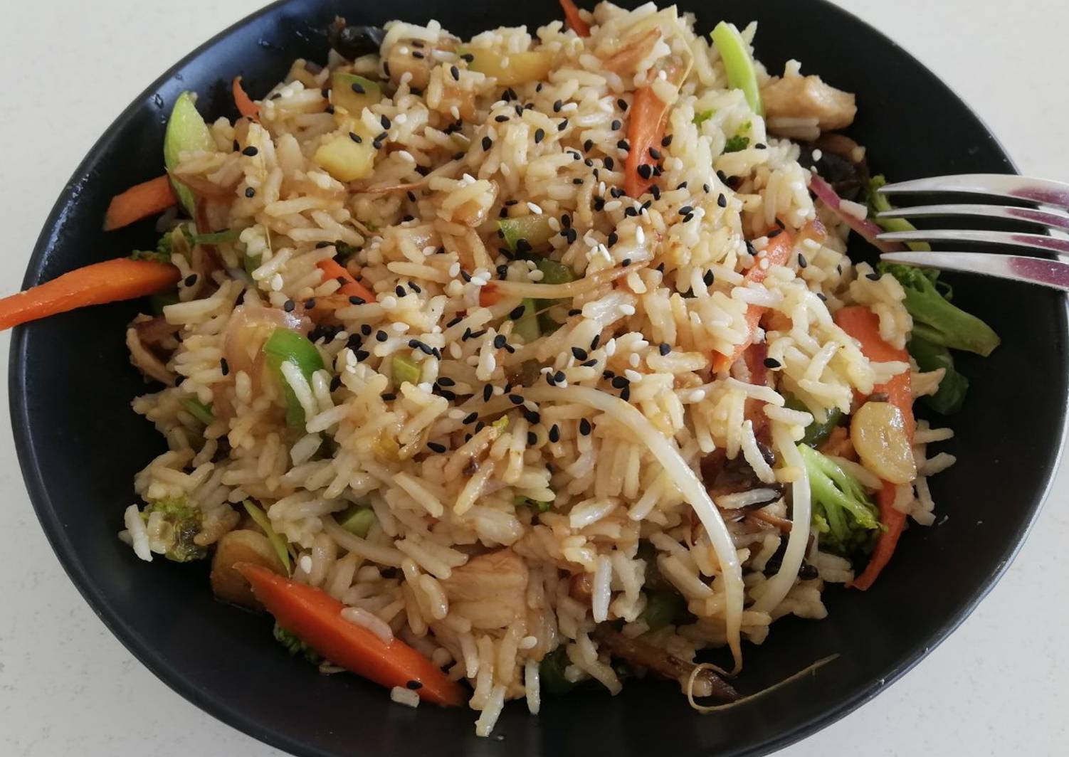 Приготовление риса с курицей. Вок рис с курицей. Wok рис с курицей. Вок с рисом. Рис с овощами вок.