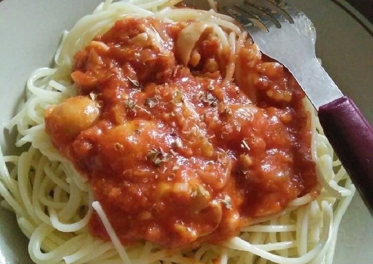 Spaghetti w/ Bolognese Sauce (Homemade)
