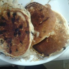 A picture of VERY fluffy and light pancakes.